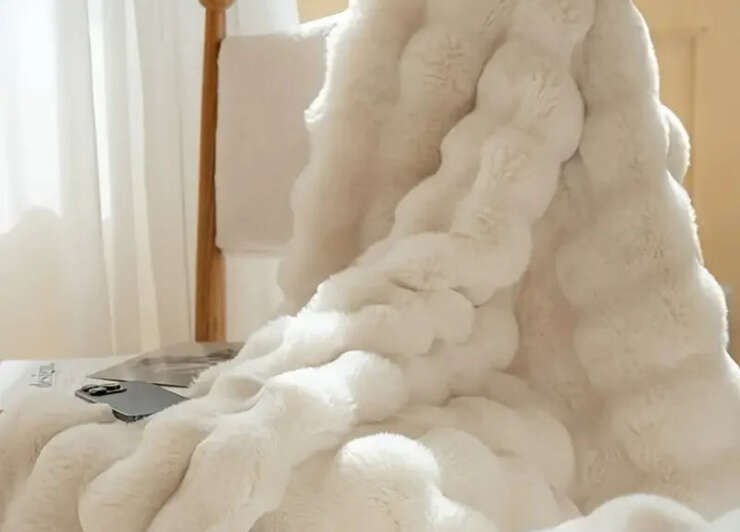 [Cozy|Faux Rabbit] Soft, Warm, 1pc Cozy Faux Rabbit Fleece Blanket | Throw for Bedroom, Guest Room, Living Room, Student Dormito